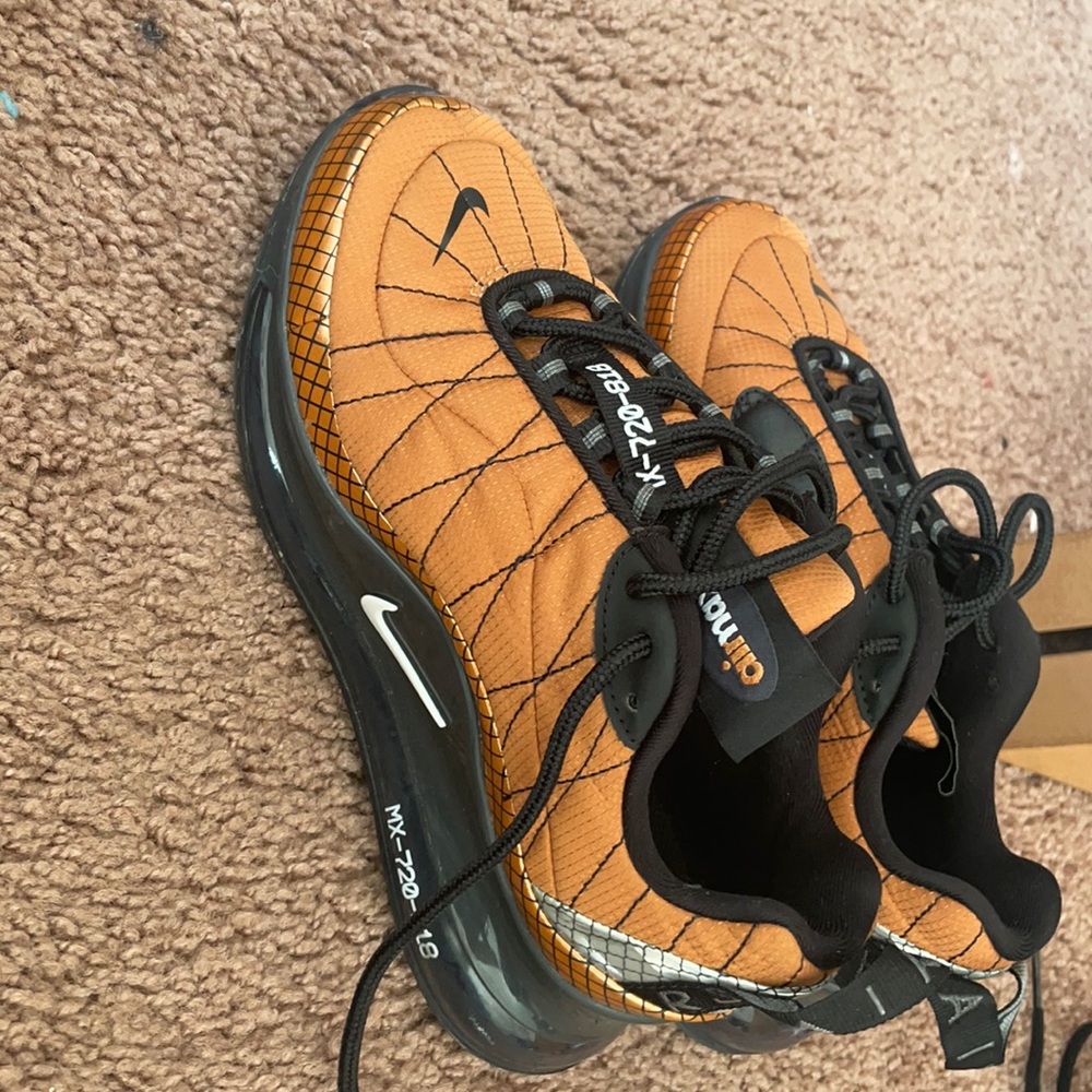 Nike boy shoes worn once
